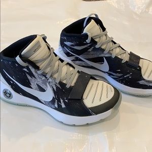 Nike KD Trey5 (Size 9.5)